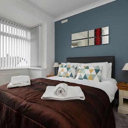 בלקפול Hillside House - 2 Bedrooms Parking Wi-Fi Hospital מראה חיצוני תמונה
