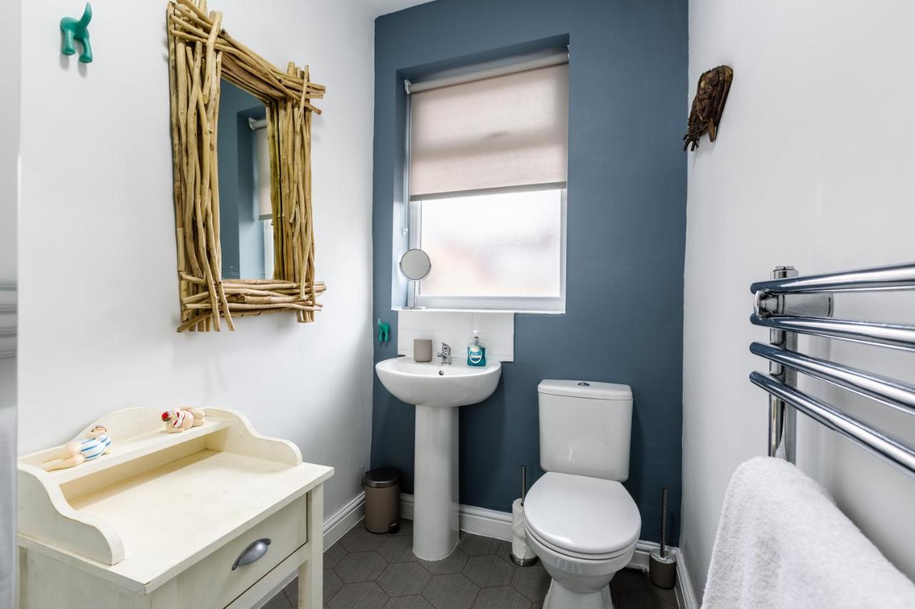 בלקפול Hillside House - 2 Bedrooms Parking Wi-Fi Hospital מראה חיצוני תמונה