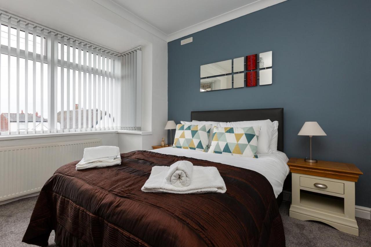בלקפול Hillside House - 2 Bedrooms Parking Wi-Fi Hospital מראה חיצוני תמונה