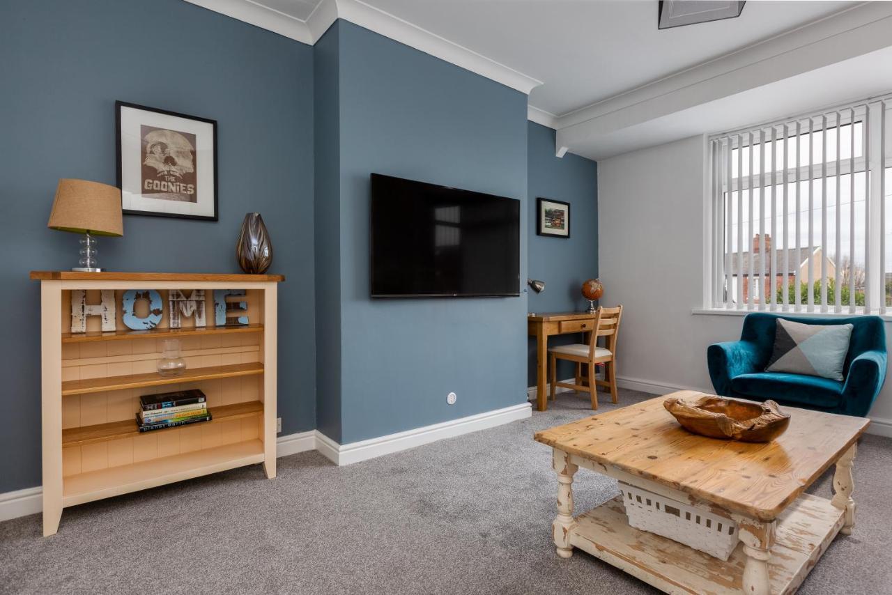 בלקפול Hillside House - 2 Bedrooms Parking Wi-Fi Hospital מראה חיצוני תמונה