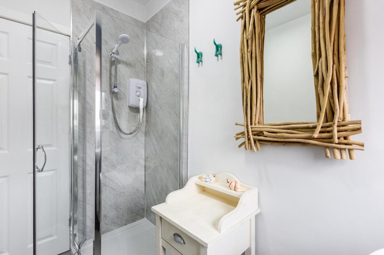 בלקפול Hillside House - 2 Bedrooms Parking Wi-Fi Hospital מראה חיצוני תמונה