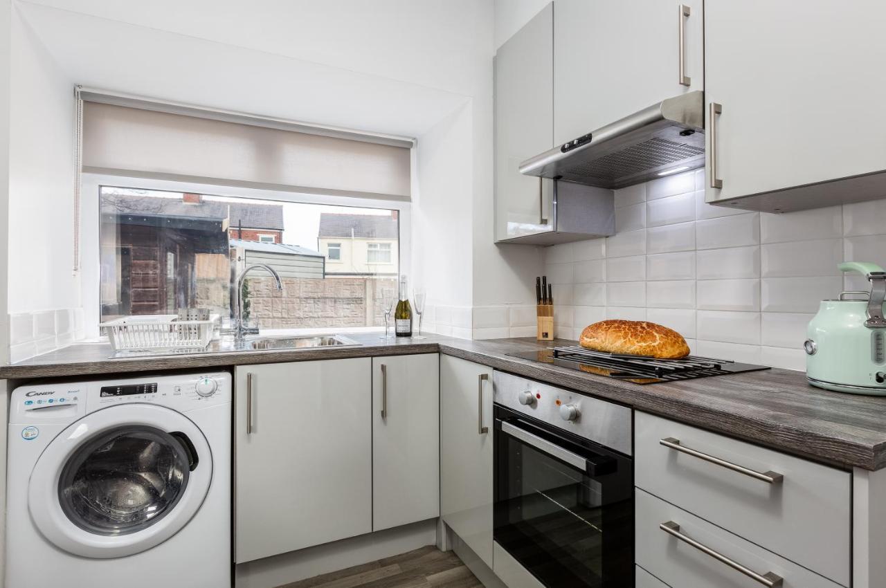 בלקפול Hillside House - 2 Bedrooms Parking Wi-Fi Hospital מראה חיצוני תמונה