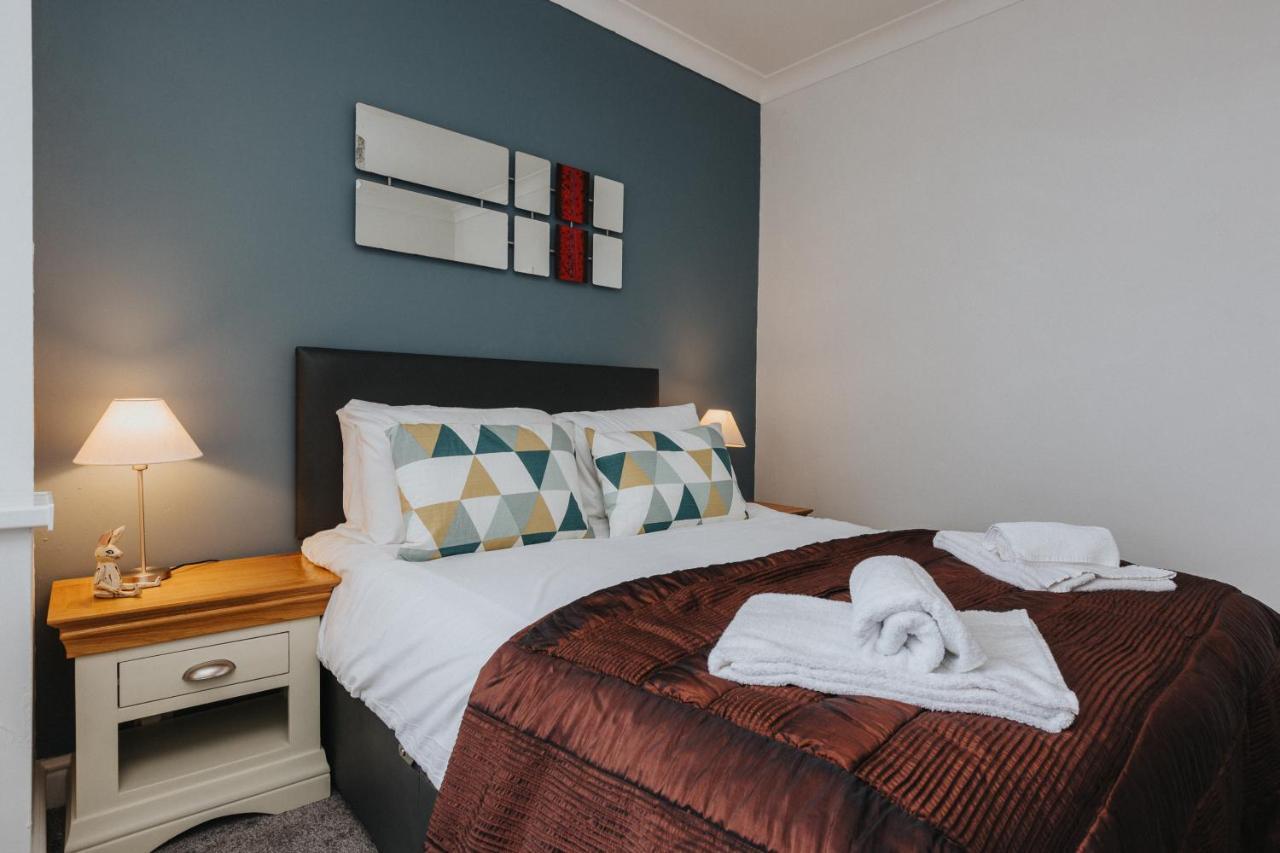 בלקפול Hillside House - 2 Bedrooms Parking Wi-Fi Hospital מראה חיצוני תמונה