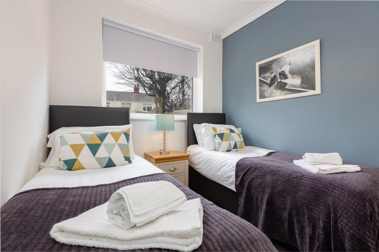 בלקפול Hillside House - 2 Bedrooms Parking Wi-Fi Hospital מראה חיצוני תמונה