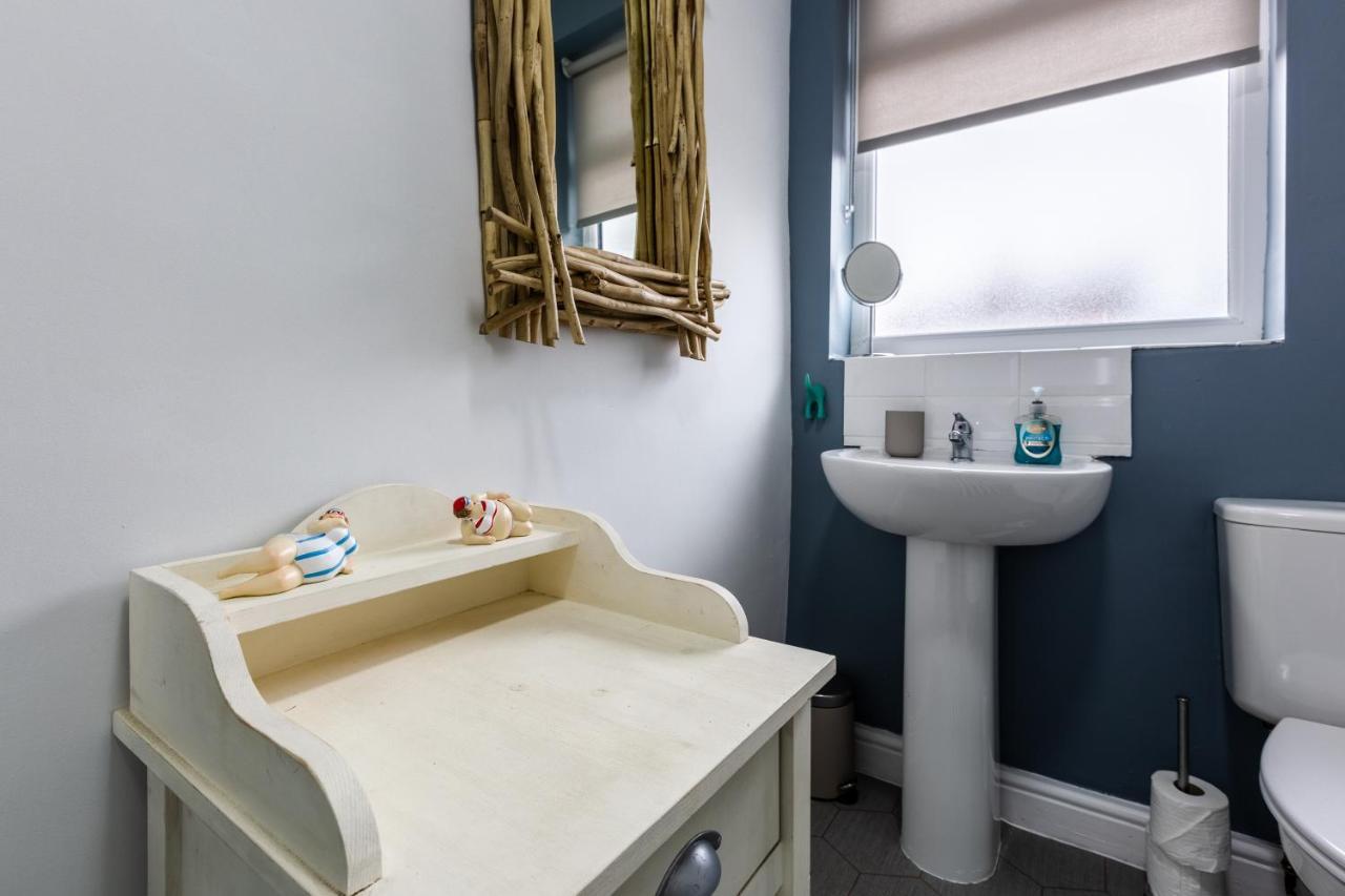 בלקפול Hillside House - 2 Bedrooms Parking Wi-Fi Hospital מראה חיצוני תמונה