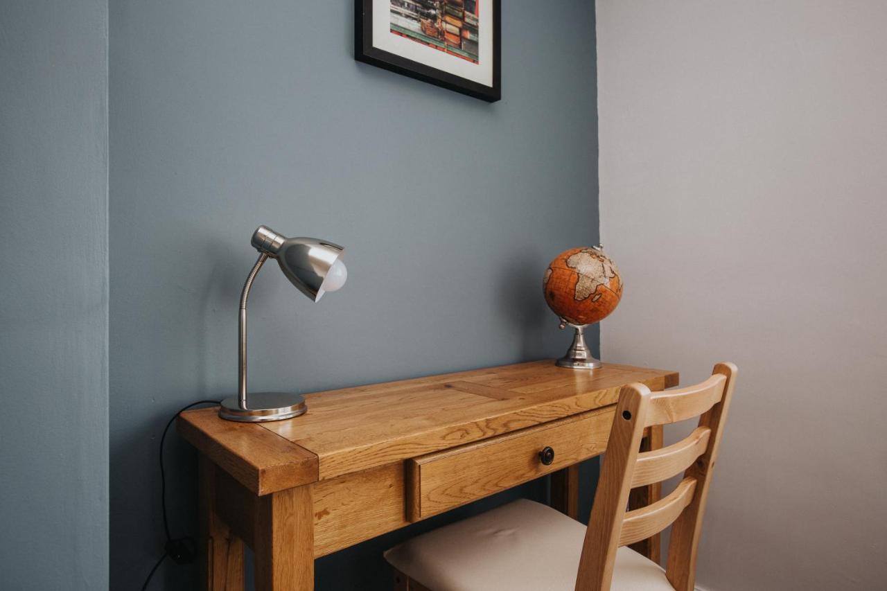 בלקפול Hillside House - 2 Bedrooms Parking Wi-Fi Hospital מראה חיצוני תמונה