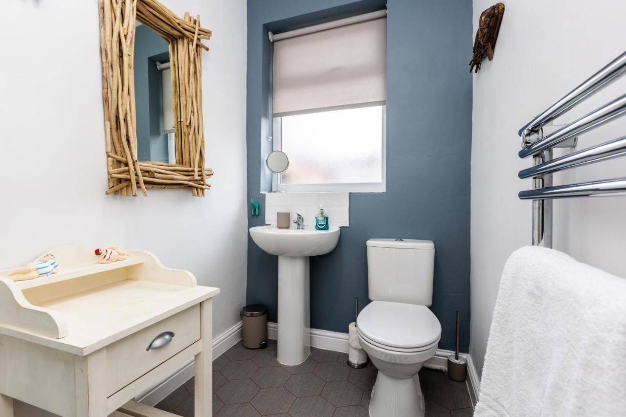 בלקפול Hillside House - 2 Bedrooms Parking Wi-Fi Hospital מראה חיצוני תמונה